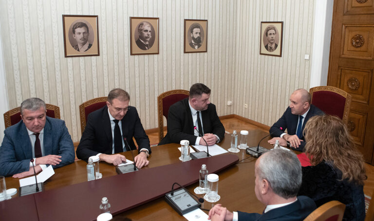 Президентът Румен Радев проведе консултации с парламентарната група на „БСП – Обединена левица“
