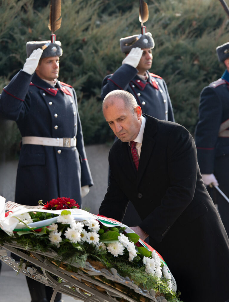 Радев: Призовавам политическите партии да спрат да си играят със съдбата на хората