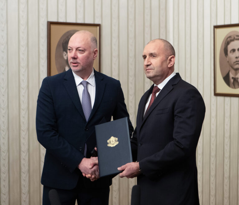 Радев: За управление не е достатъчно правителството да е редовно, а да е компетентно и подчинено изцяло на обществения интерес