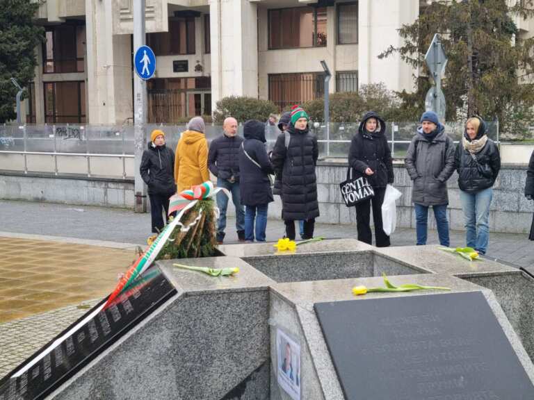 Една година от смъртта на Навални: Светът е полудял, няма надежда /снимки/