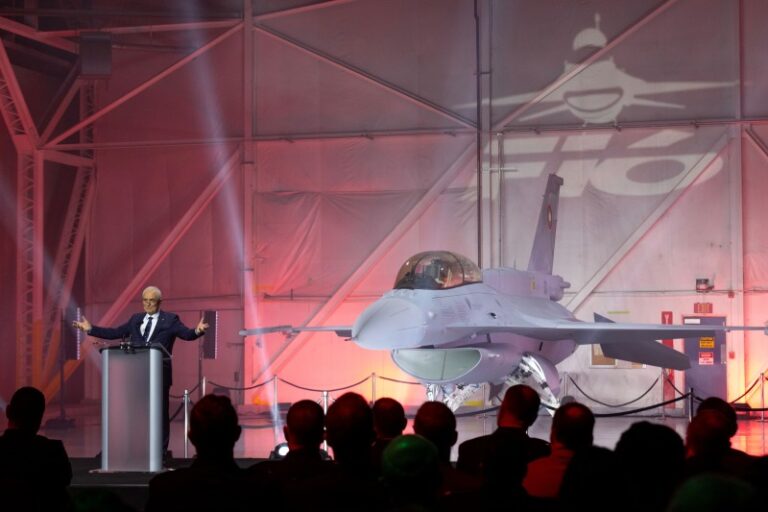 България получи първия F-16