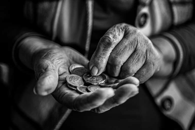 Средната пенсия ще достигне 975 лв. през 2025 г.