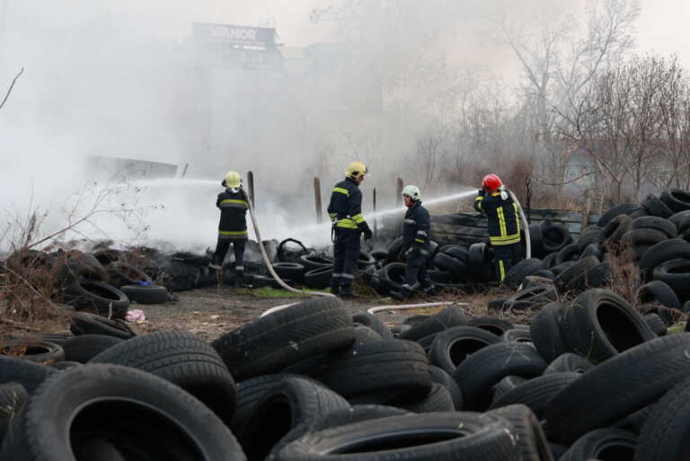 Два пожара в Бургас, потушени успешно без пострадали