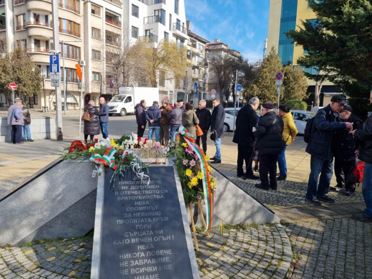 В Бургас почетоха жертвите на комунизма : Не търсим реванш, но трябва да помним!