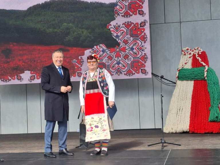 Кметът на Несебър награди участниците в инициативата „Да съхраним изконните български традиции“ /снимки/