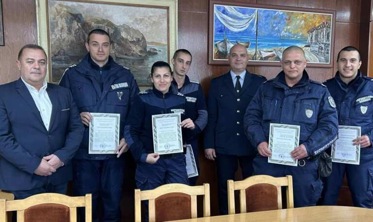 Бургаски полицаи с признание, помогнали на дете в нужда