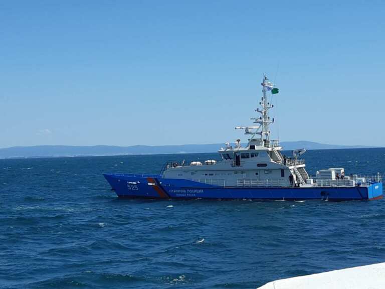 Три дни по море: Спасиха украинец и туркиня, тръгнали с лодка от Одеса към Варна, но се озовали край Маслен нос