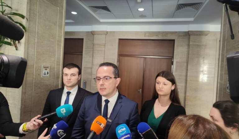 Отстраниха депутатка на “Възраждане”, нарекла Борисов мутра 