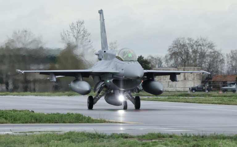 Получихме първия самолет „F-16″
