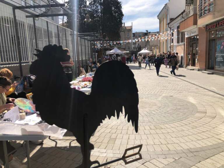 Уличката на занаятите ви очаква с пъстър арт базар на Цветница