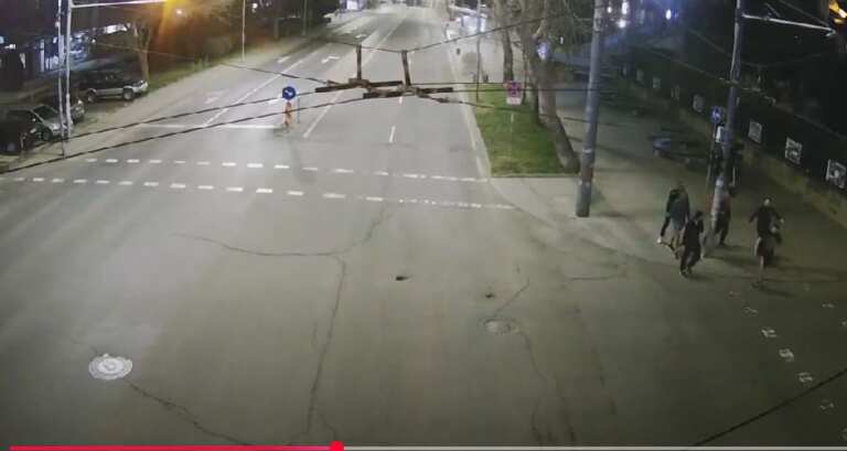 Разкриха извършителя на кражба на части от светофарна уредба в Бургас