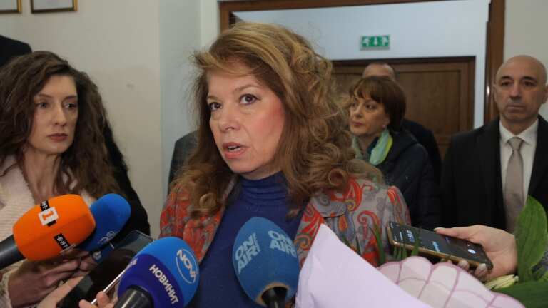 Йотова: Управляващата коалиция е още по-стабилна след решението на ДПС-Доган (видео)