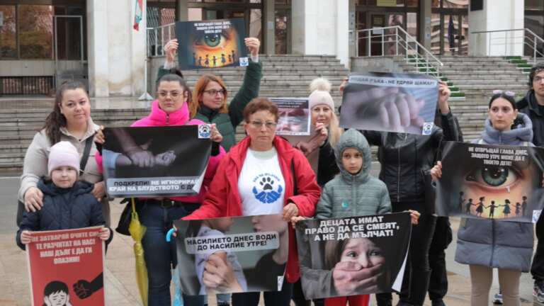 В Бургас поискаха публичен регистър на осъдените за педофилия