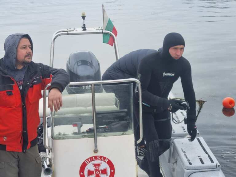 Водолази от Созопол и Варна чистят  Созополския залив /снимки/