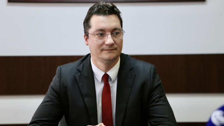 Румен Радев подписа указ за освобождаването на Крум Зарков като негов секретар по правни въпрос