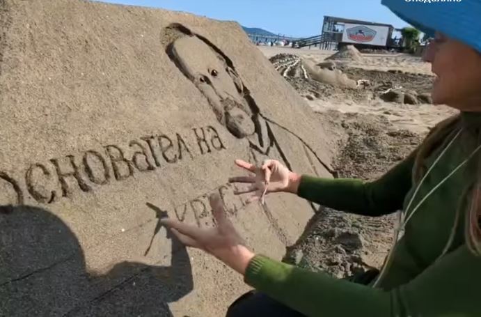 На плажа в Бургас оживя образът на Анри Дюнан – бащата на Червения кръст