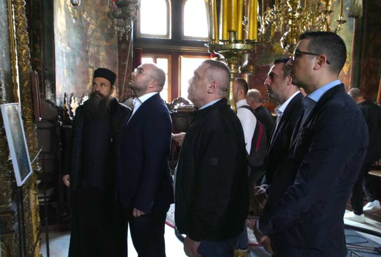 Българската делегация пристигна в Света гора за интронизацията на новия игумен на Зографския манастир