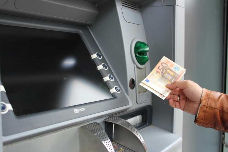 Повишено е търсенето на евро спрямо миналата година! Експерт: Започва да се продава скъпо