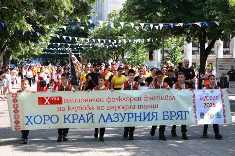 Бургас събра 900 танцьори в пърформанс за Европейска столица на културата