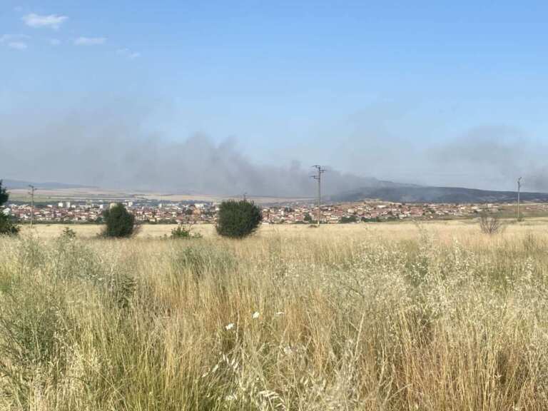 Пожар край Карнобат: Локализиран е, няма опасност за населението