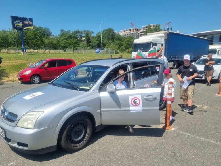 Германски туристи се включиха в протестно автошествие срещу еврото в Бургас: И тук ще стане като при нас /снимки/