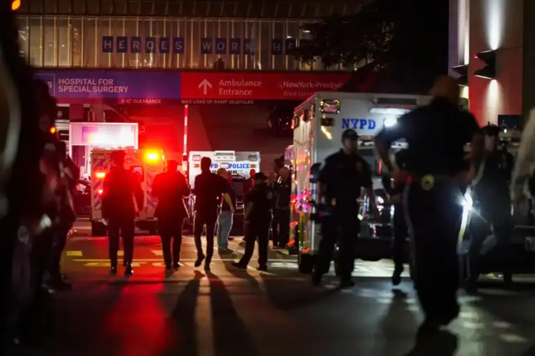 Четирима души убити при стрелба в небостъргач в сърцето на Манхатън