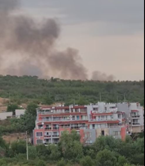 Мълния подпали гората над Меден Рудник