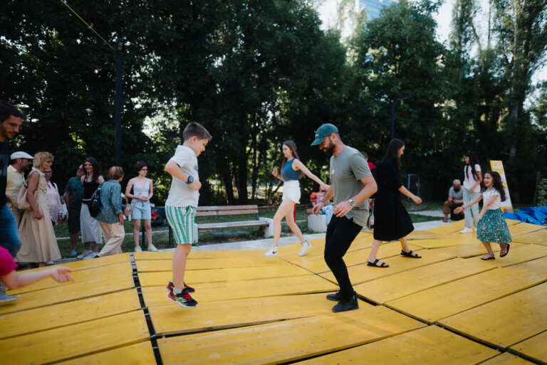 Международният фестивал за съвременни изкуства „ВОДА“ представя инсталацията НЕСТАБИЛНА ЗЕМЯ