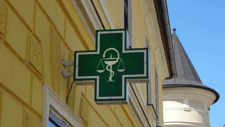 Предизвикателства пред аптеките заради двойните етикети в лева и евро