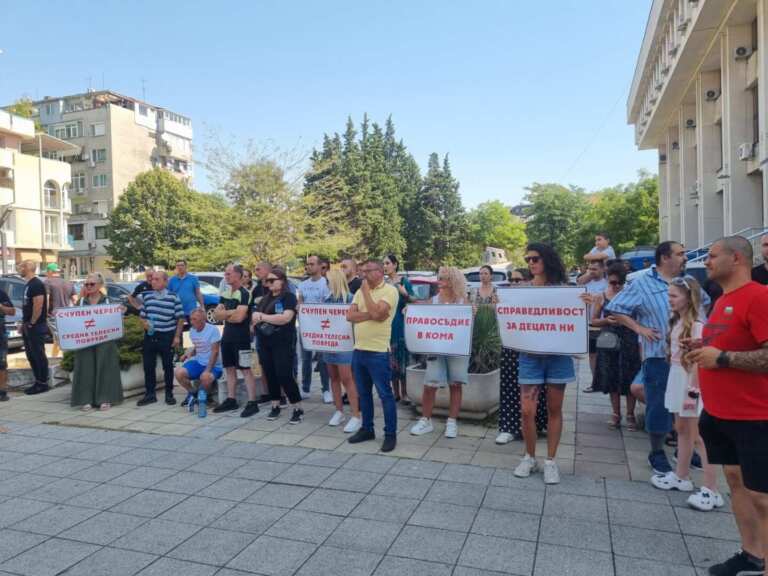 Кипи гняв в Бургас: Протест срещу домашния арест на Никола Бургазлиев, прегазил петима с АТВ (видео)