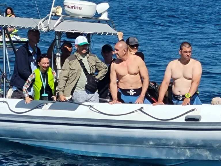 Румен Радев влиза в дълбокото! Президентът се гмурка при потапянето на „Чавдар“ /снимки/