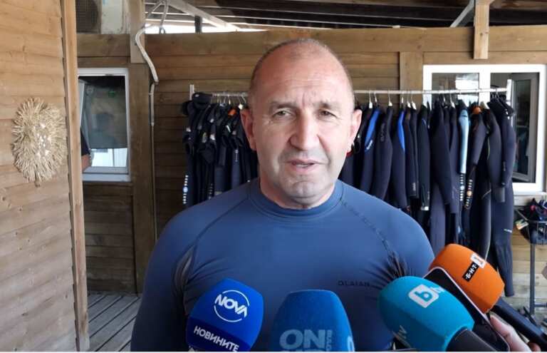 Румен Радев се гмурна до потопения кораб „Чайка“ край Созопол: „Завещаваме по-чисто Черно море“