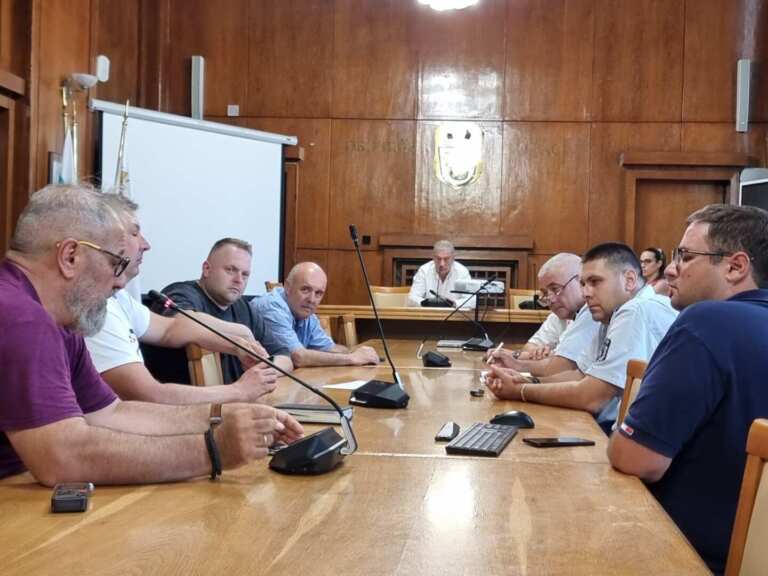 Искат законодателни промени от Бургас заради проблеми с просяци и никнещи като гъби биваци