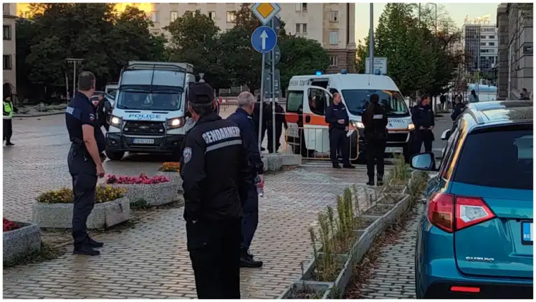 Полицай, охранявал протеста пред Народното събрание, е починал