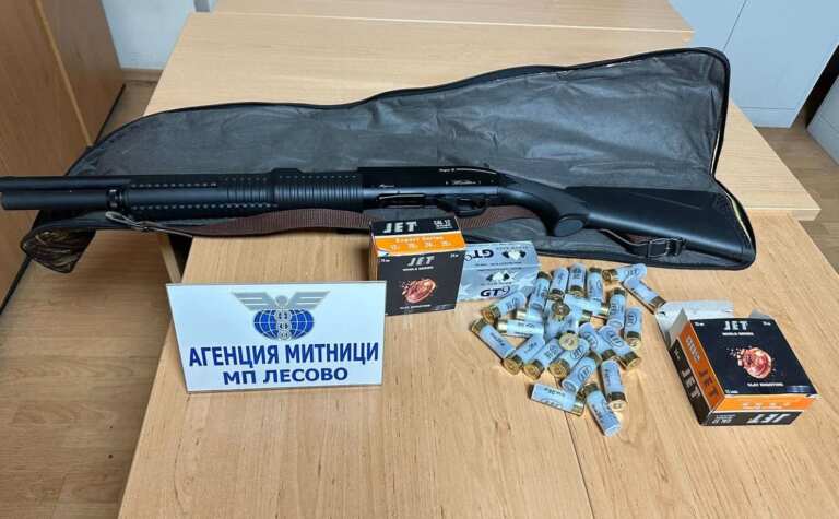 Контрабандна ловна пушка и патрони задържаха митническите служители на МП Лесово