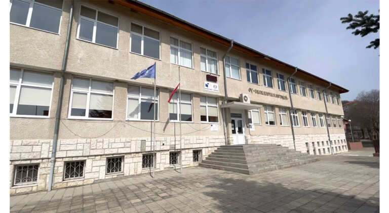 Кметът на Несебър подписа договор за безвъзмездна помощ за ремонт на училище в Свети Влас