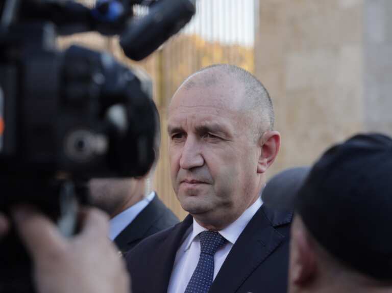 По Конституция: Президентът трябва да връчи проучвателен мандат на ГЕРБ