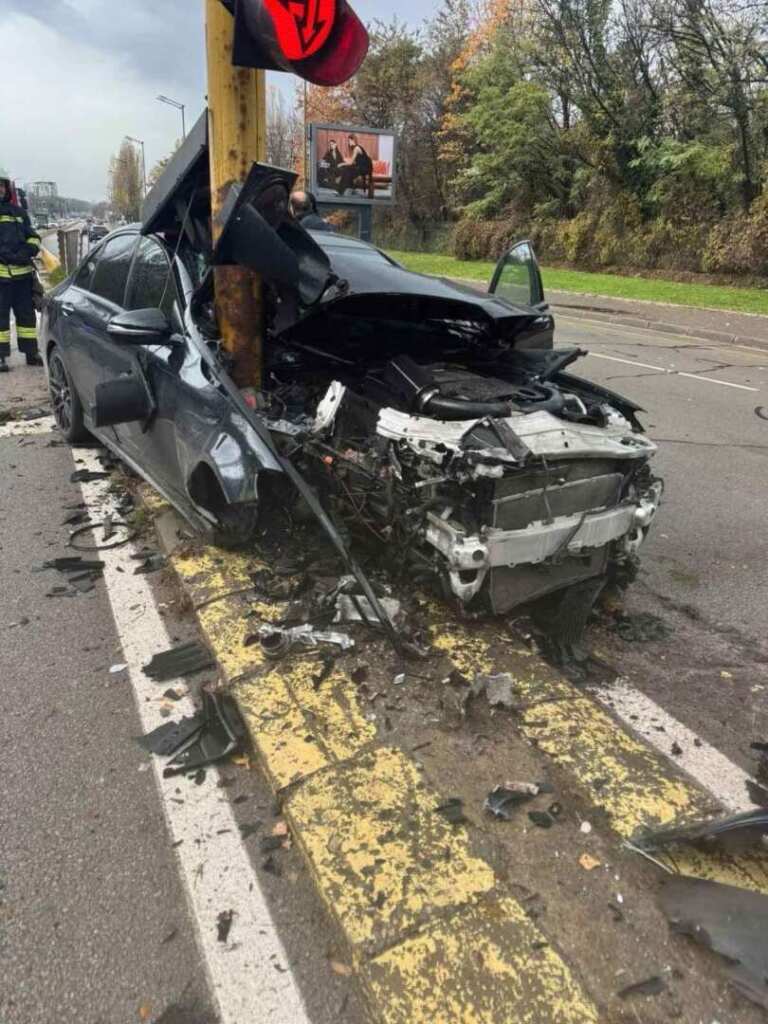 Син на уважаван лекар катастрофира  в София