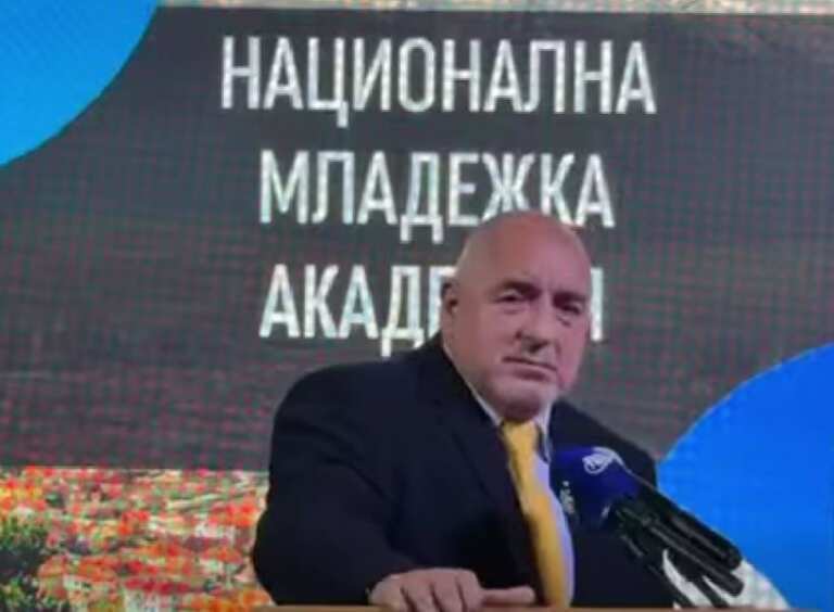 Младите, които ходят на протеста, въобще не знаят каква е истинската цел. Истинската цел е Еврозоната