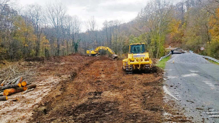 Започна строителството на временен път след компрометирането на моста над р. Изгревска