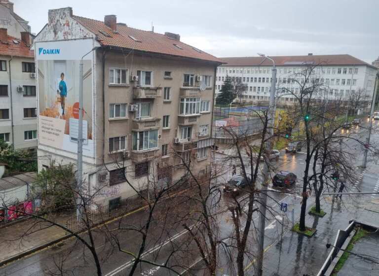 Неочакван обрат във времето в Бургас – от слънце и 22 °C до гръмотевици