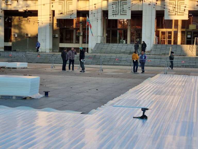 Ледената пързалка на „Тройката“ пак се завръща