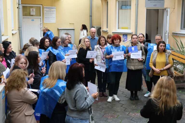 Протест на социалните служби в Бургас: Влизаме в гета, а държавата ни изоставя
