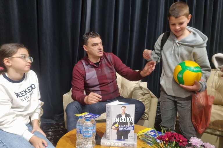 Владимир Николов представи автобиографията си „Високо“ пред стотици в Бургас