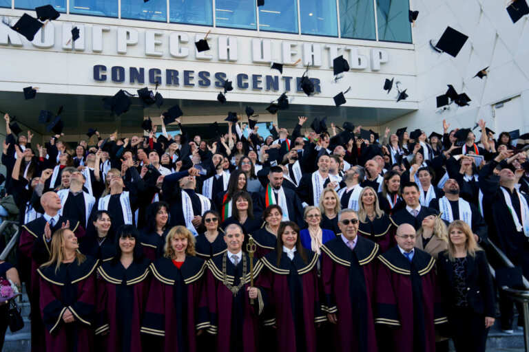 Над 700 абсолвенти получиха своите дипломи от Бургаския държавен университет