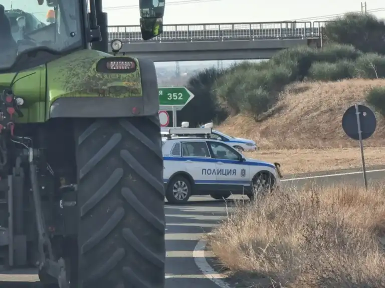 Гръцки фермери блокират границите с България и Северна Македония