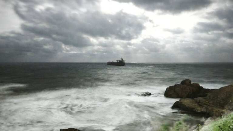 МТ: Край Ахтопол се извършва  операция по спасяване на танкер, поразен от украински дрон