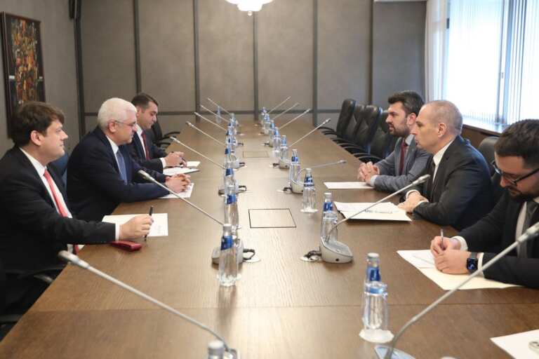 България поиска разяснение от Турция за навлизането на кораб KAIROS в български води