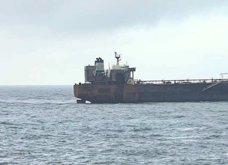 Капитан Живко Петров: Танкерът „Кайрос“ е сериозно повреден, но опасност от замърсяване няма