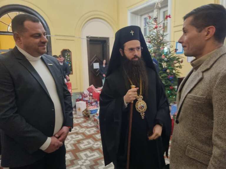 Хиляди сърца се обединяват в Бургас: „Елха на доброто“ дава надежда на деца в риск